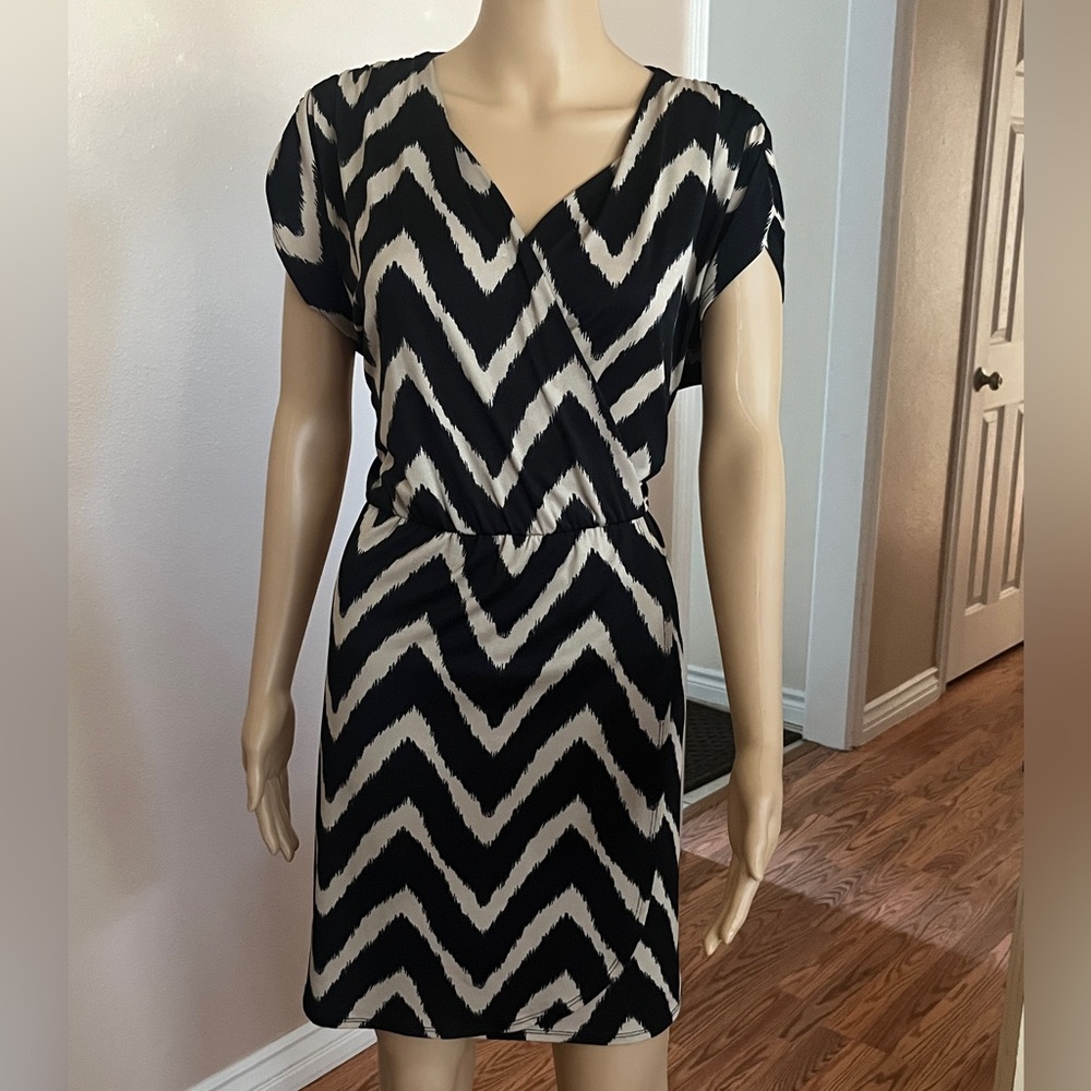 Dress Barn Short Sleeve Wrap Dress – Size 10